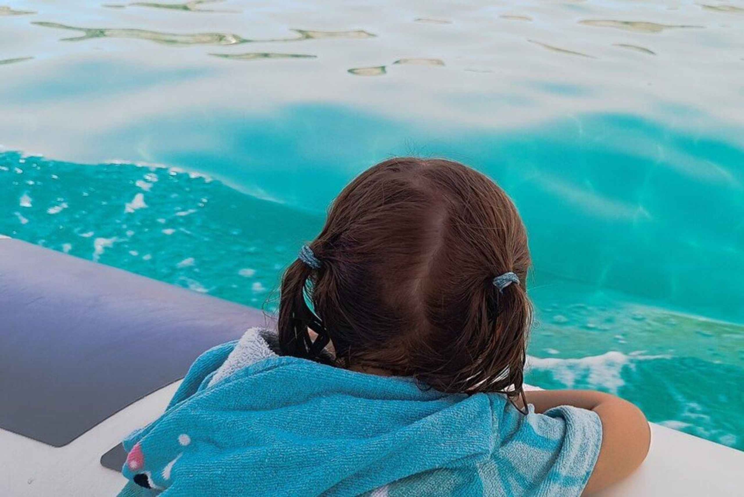 スカラ・デイ・トゥルキ:スキッパー付きボートツアーとリフレッシュ・スイム