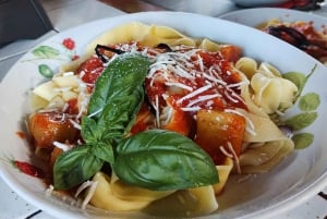 Sciacca: Traditionell pastakurs med vin ingår