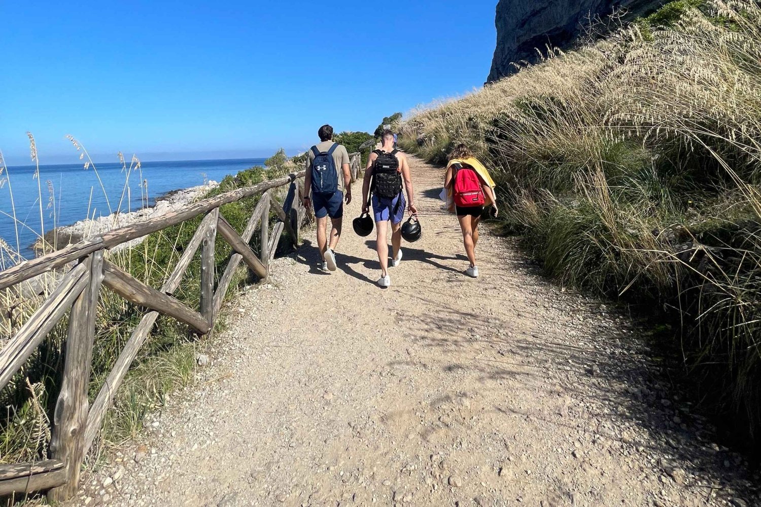 Sferracavallo: Auringonlaskun vaellus ja uinti aperitiivilla ja kuljetuksella