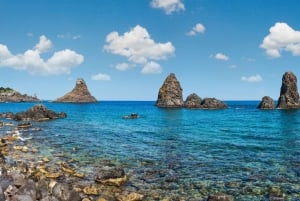 Catania: Boat Trip with Aperitif, Prosecco and Snorkeling