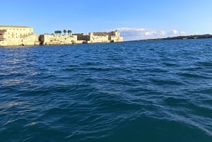 Syracuse : sortie en bateau de Noël avec « spumante et pandoro »