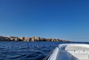 Siracusa: Ortigia ja meriluolat venekierros prosecco-viinillä ja hedelmillä
