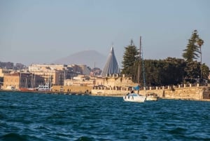 Syrakuzy: Rejs statkiem po wyspie Ortygia z wizytą w grocie