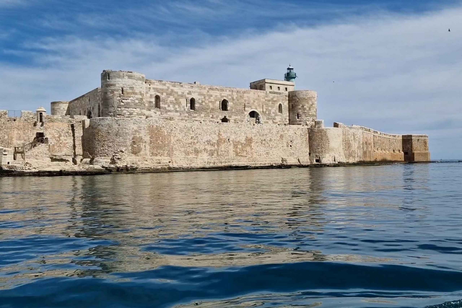 Syracuse: Picnic boat tour of Pillirina, Ortigia & sea caves