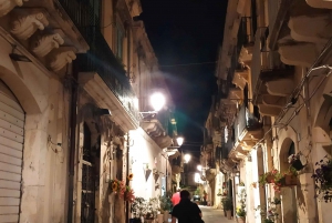 Siracusa Tour: Ortigia by Night in English