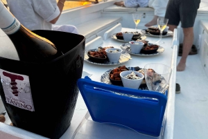 Siracusa: Prova de vinhos em barco com visita guiada e comida gourmet