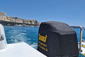 Siracusa: Prova de vinhos em barco com visita guiada e comida gourmet