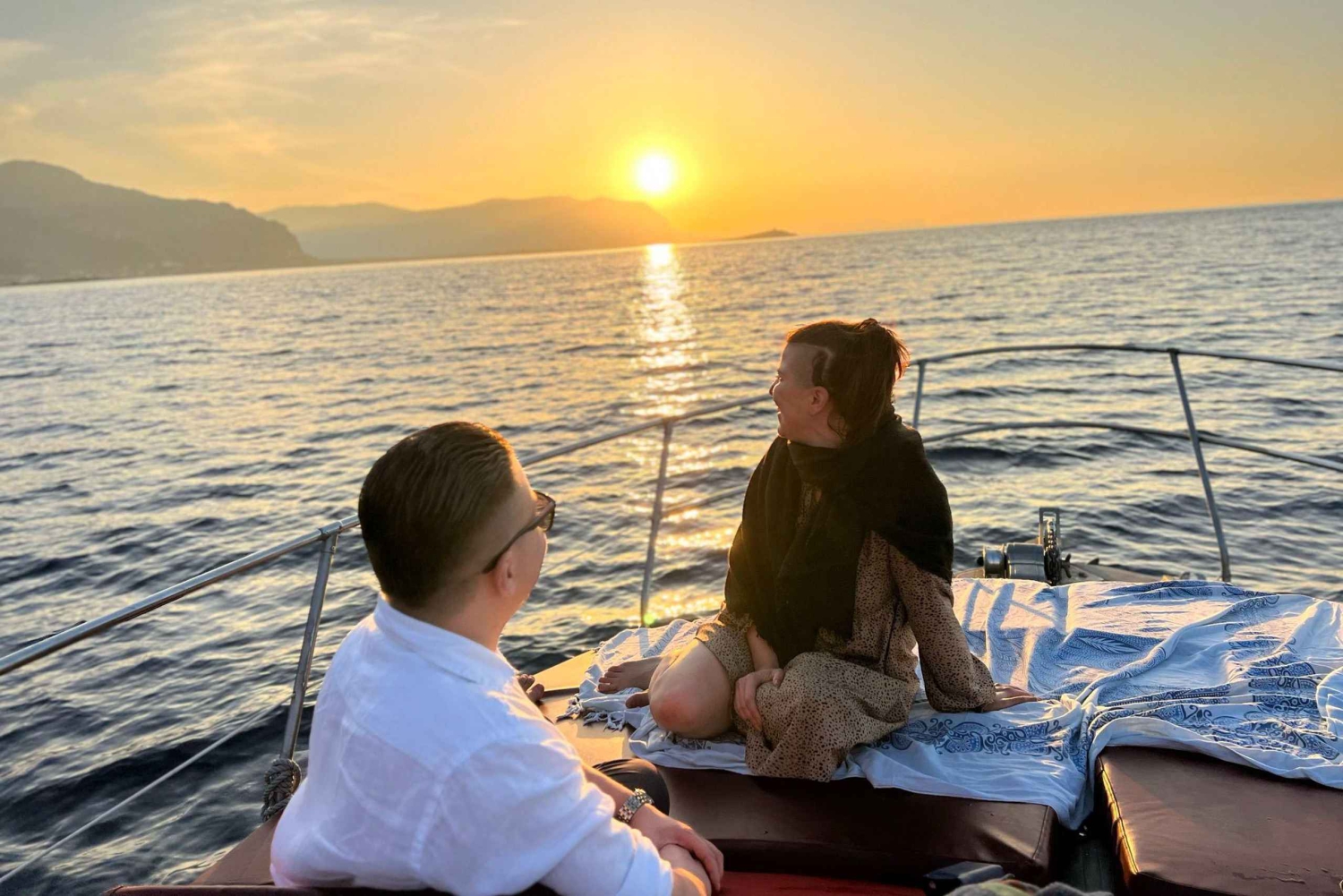 Tour in barca al tramonto a Palermo