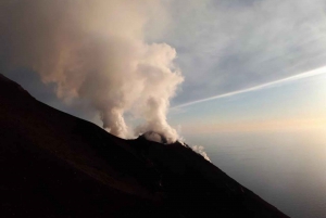 Trekking ao pôr do sol no vulcão Stromboli