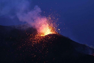 Vandring ved solnedgang på vulkanen Stromboli