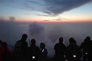 Vandring ved solnedgang på vulkanen Stromboli