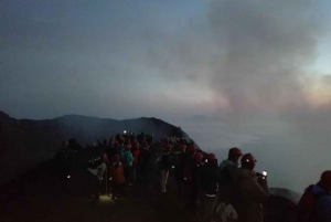 Vandring ved solnedgang på vulkanen Stromboli