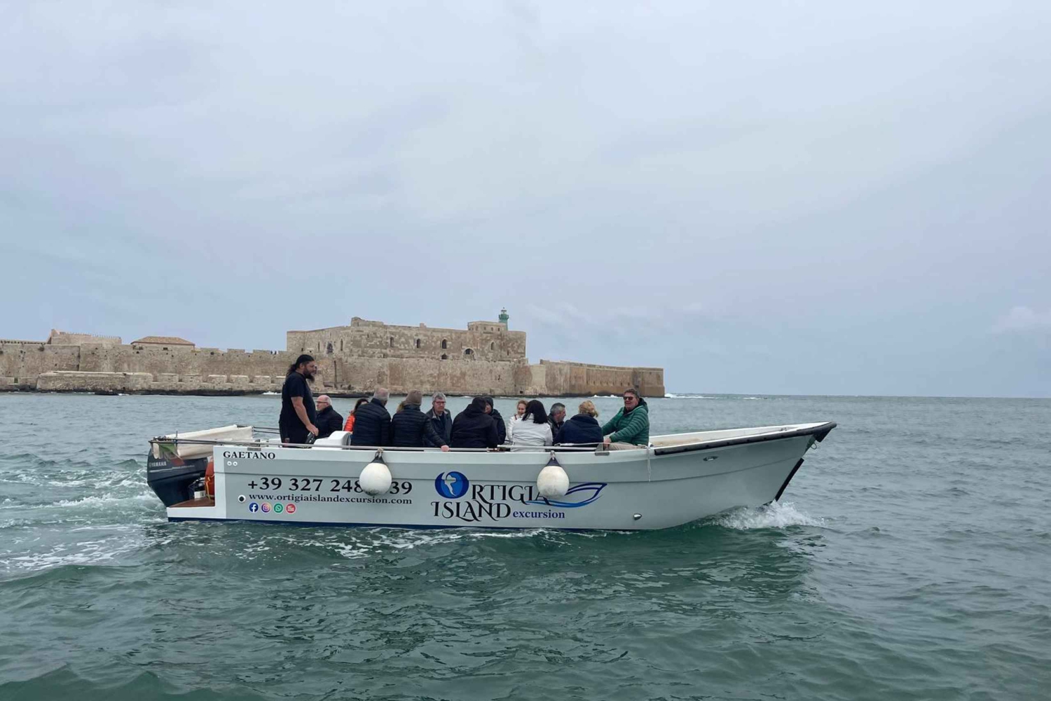 SIRACUSA-90-MINUTE BOAT CRUISE ISLAND CAVES+ SNORKELING + PROSECCO