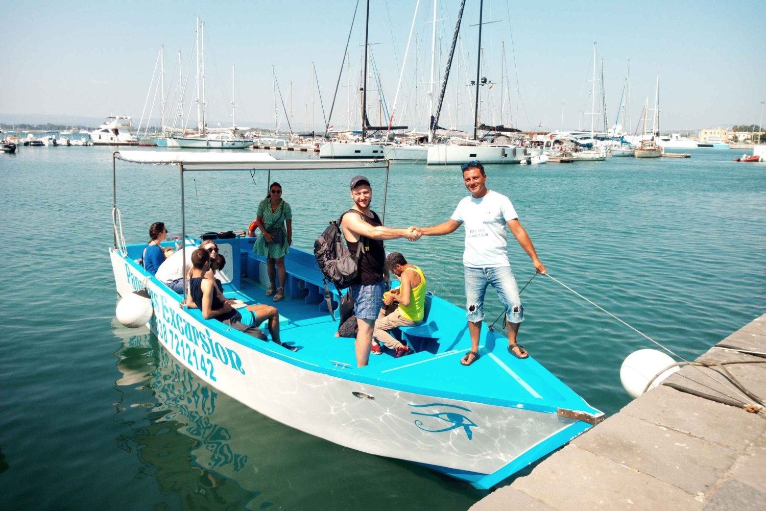 Syrakus: Bootstour zu den Meereshöhlen und Ortigia, Papyrus Excursion