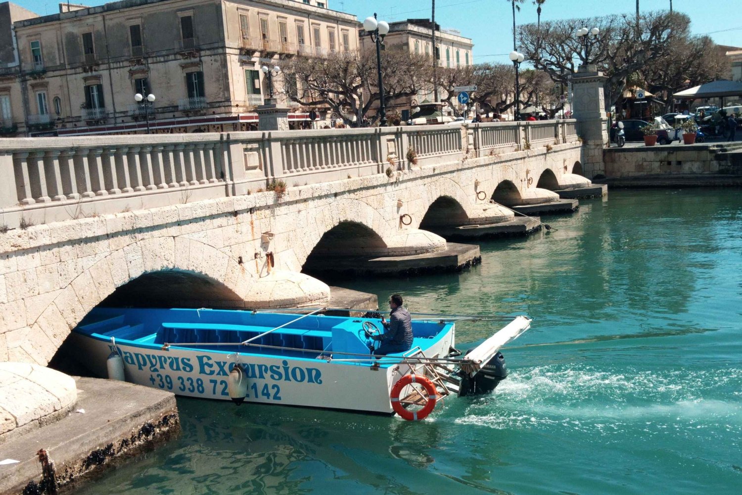 Syracuse: boat tour of the sea caves and Ortigia, Papyrus Excursion