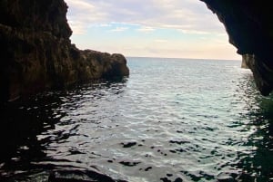 シラクサ：オルティジア島と洞窟のボートツアー（水泳の解説付き）