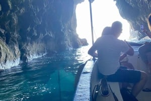 シラクサ：オルティジア島と洞窟のボートツアー（水泳の解説付き）