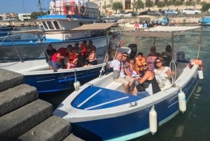 シラクサ：オルティジア島と洞窟のボートツアー（水泳の解説付き）