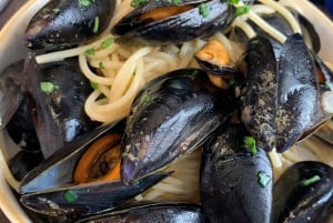 Syracuse: Boat tour with barbeque on board