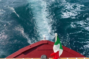 Syrakus: Bootsfahrt mit Mittagessen, Wein und Badestopps