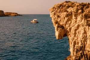 Syrakus: Bootsfahrt mit Mittagessen, Wein und Badestopps