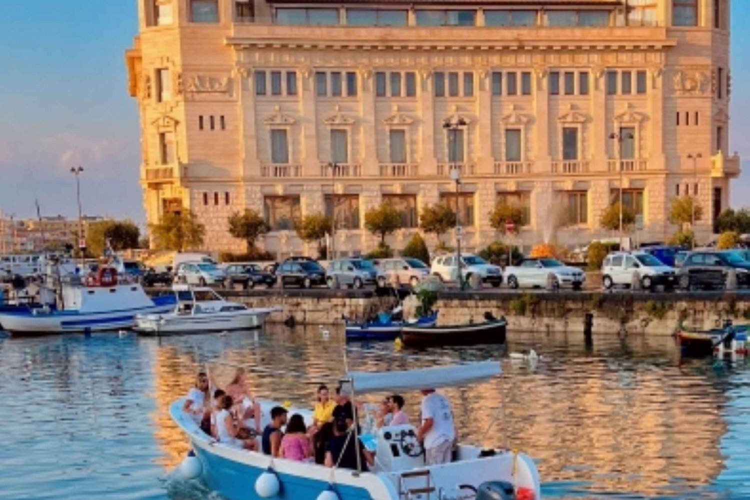 Siracusa: passeio de barco na ilha de Ortigia e cavernas do mar