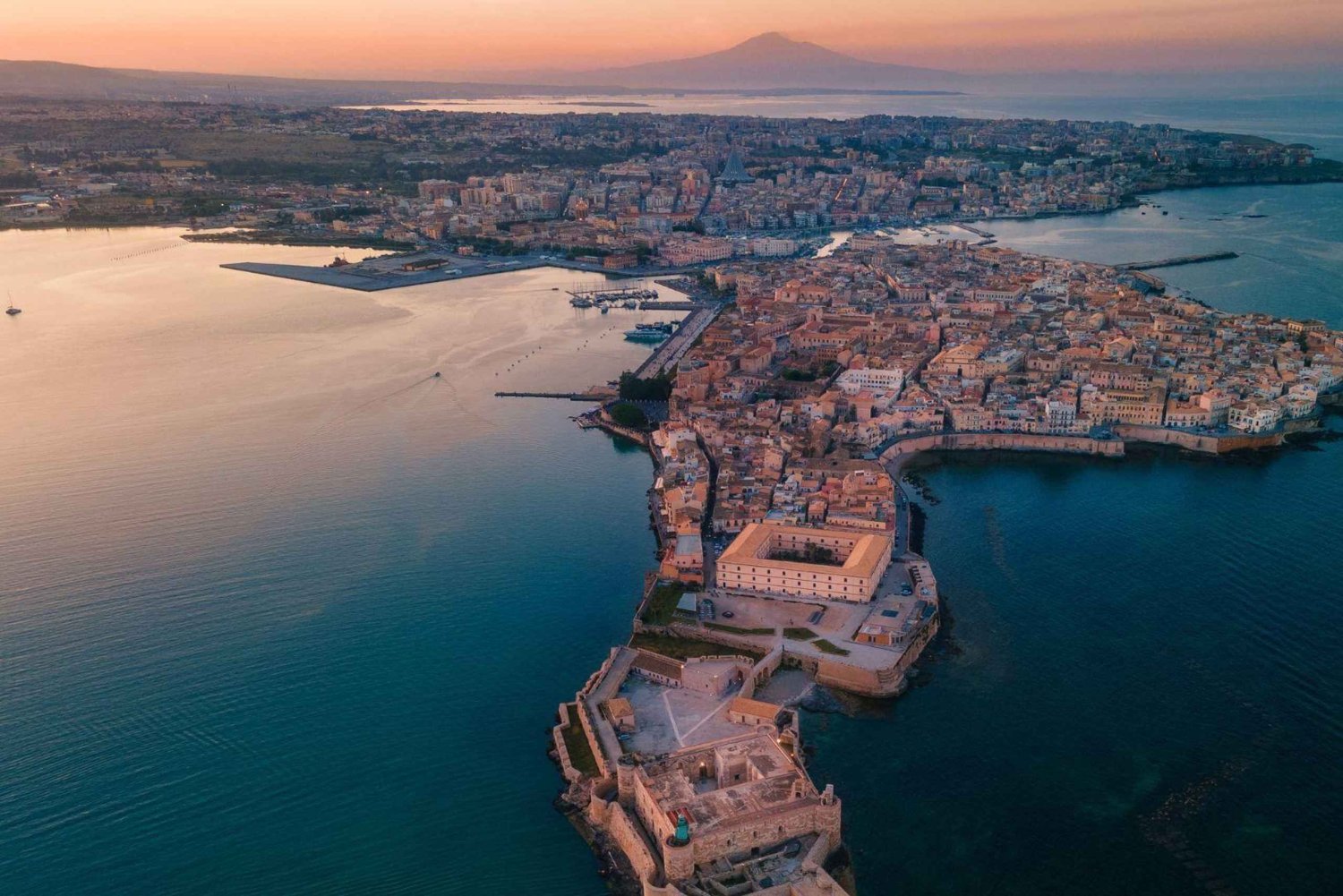 Siracusa: Ortigia Boat tour & Granita (optional) - 5 Lingue