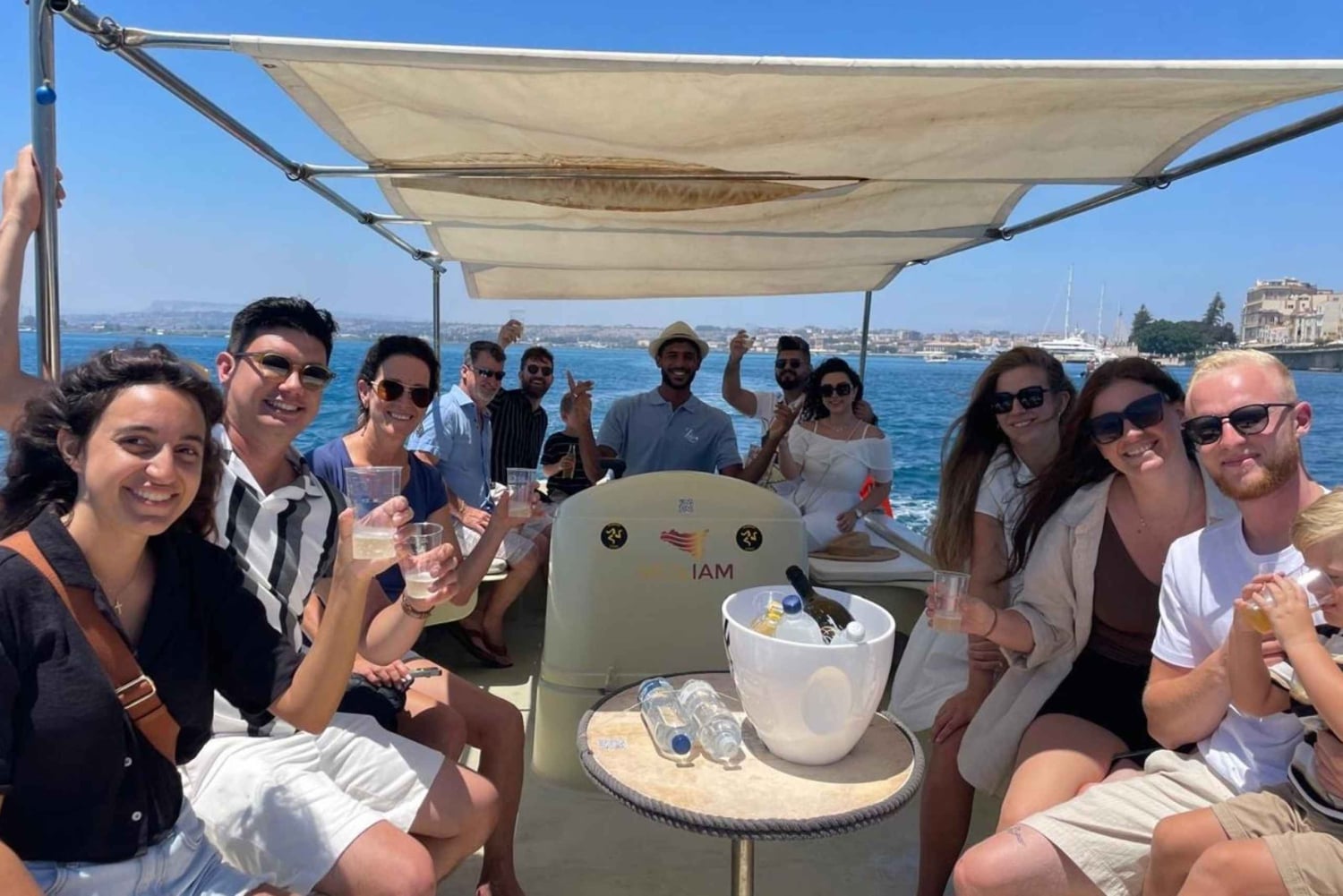 シラクーサ：オルティージャ船ツアーとグラニータ（オプショナル） - 5ヶ国語