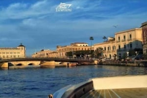Siracusa: Tour in barca dell'Isola di Ortigia e delle Grotte Marine