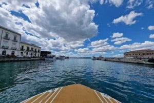 Siracusa: Båttur til øya Ortigia og grottene i havet