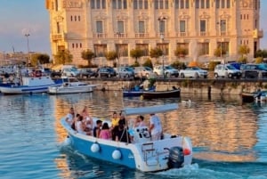 Syrakus: Bootstour zur Insel Ortigia und zur Meereshöhle mit Prosecco