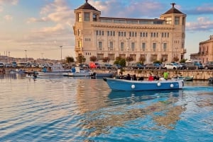 Syrakus: Bootstour zur Insel Ortigia und zur Meereshöhle mit Prosecco