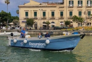 Syrakus: Bootstour zur Insel Ortigia und zur Meereshöhle mit Prosecco