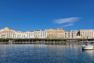 Syrakusa: Ortygia, havsgrottor vinterbåttur + te och filt