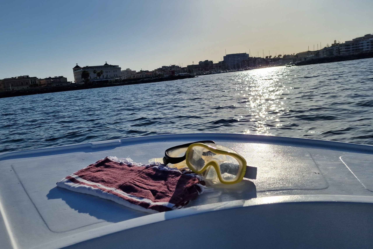 シラキュース：ピリリーナ、オルティージャ、海の洞窟を巡るピクニックボートツアー