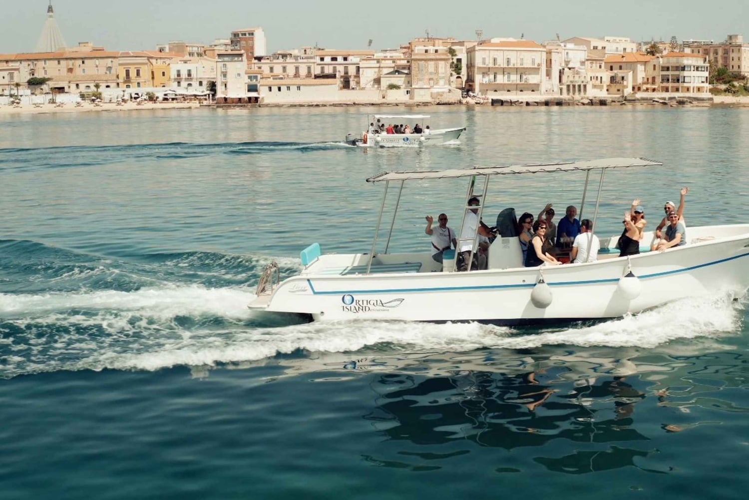 Syrakus: Private Bootstour nach Ortigia und Meereshöhlen mit Aperitif