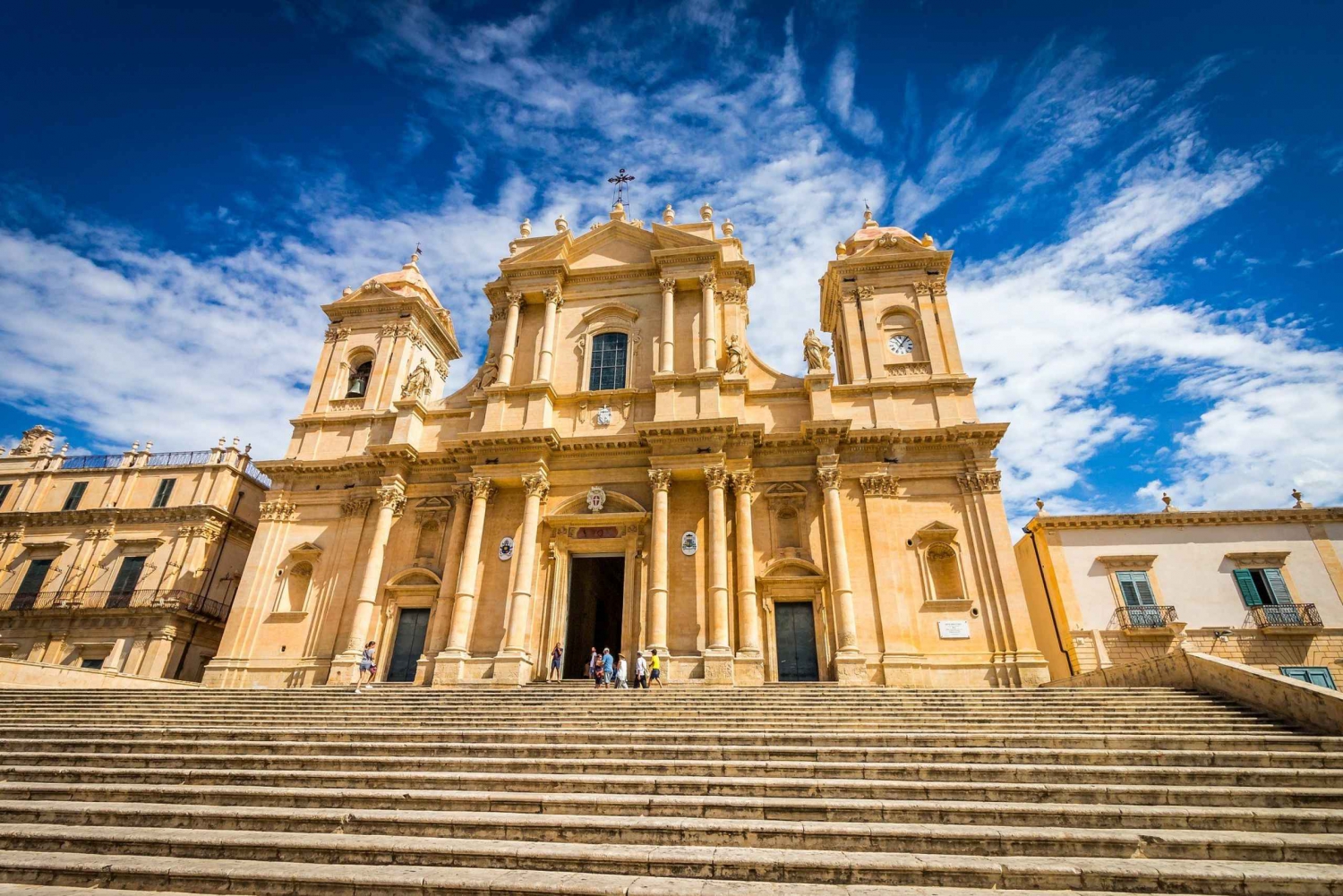 Syracuse: Private Minibus Excursion and Guided Tour of Noto