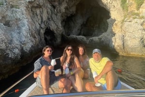 Taormina: tour a la Gruta Azul desde la playa de Isola Bella con snorkel