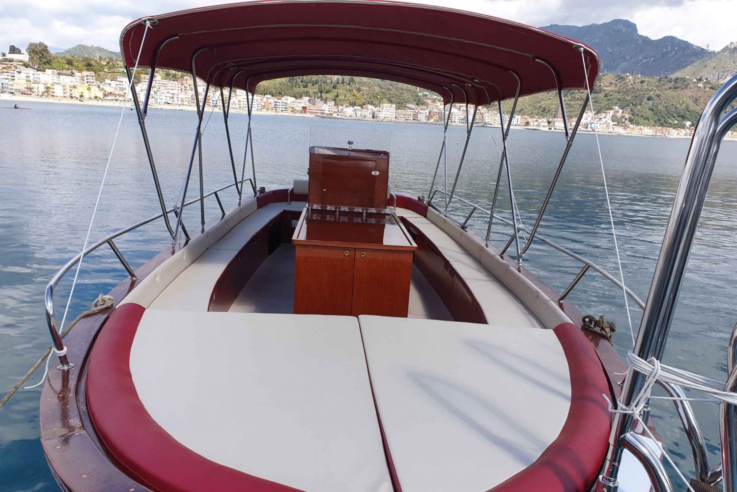 Taormina: Boat Cruise with Swimming and Aperitif