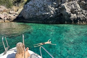 Taormina: Boat Tour with Sicilian Wine Tasting