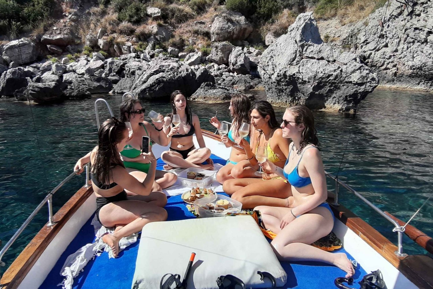 Taormina: Coastal Highlights Cruise with Wine & Food Tasting