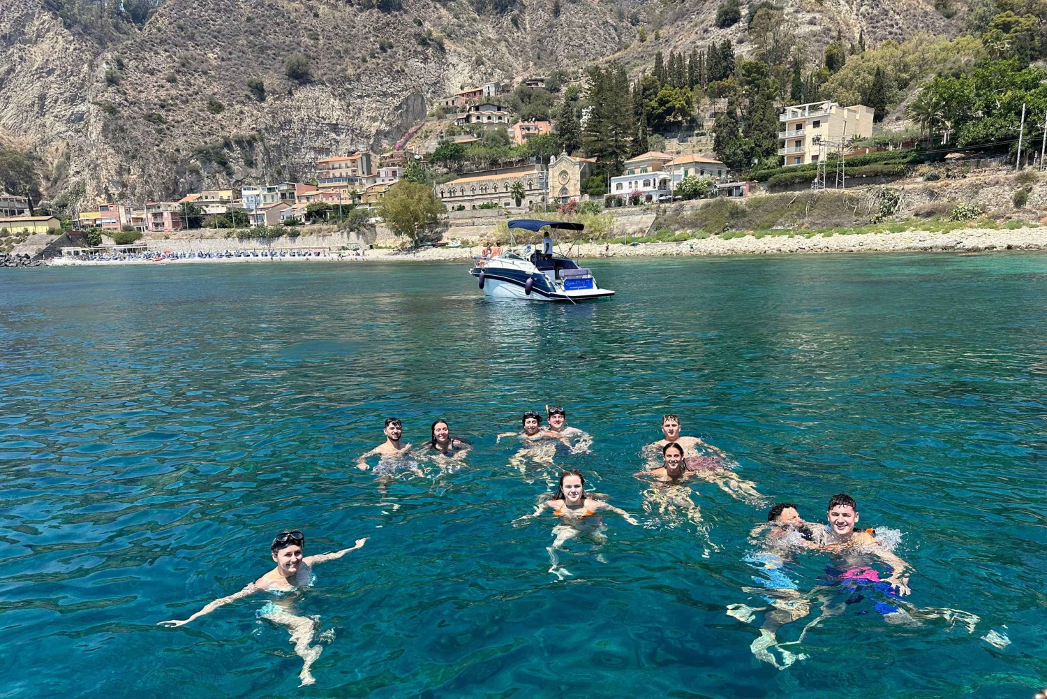 Taormina: Bådtur langs kysten med aperitif og snorkling