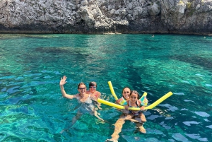 Taormina: Bådtur langs kysten med aperitif og snorkling