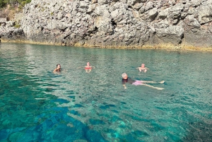 Taormina: Bådtur langs kysten med aperitif og snorkling