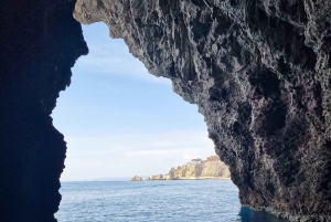 Taormina: Bådtur langs kysten med aperitif og snorkling