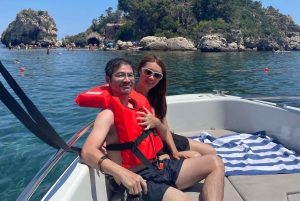 Taormina: passeio de barco cultural saindo de Isola Bella - Gruta Azul
