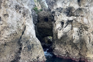 Taormina: passeio de barco cultural saindo de Isola Bella - Gruta Azul