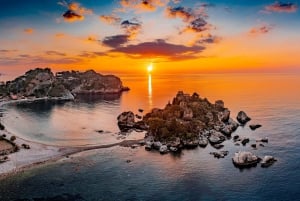 Taormina: Fiske fra båt ved solnedgang eller soloppgang