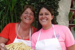 Clase de Cocina Siciliana de Medio Día en Taormina y Visita al Mercado