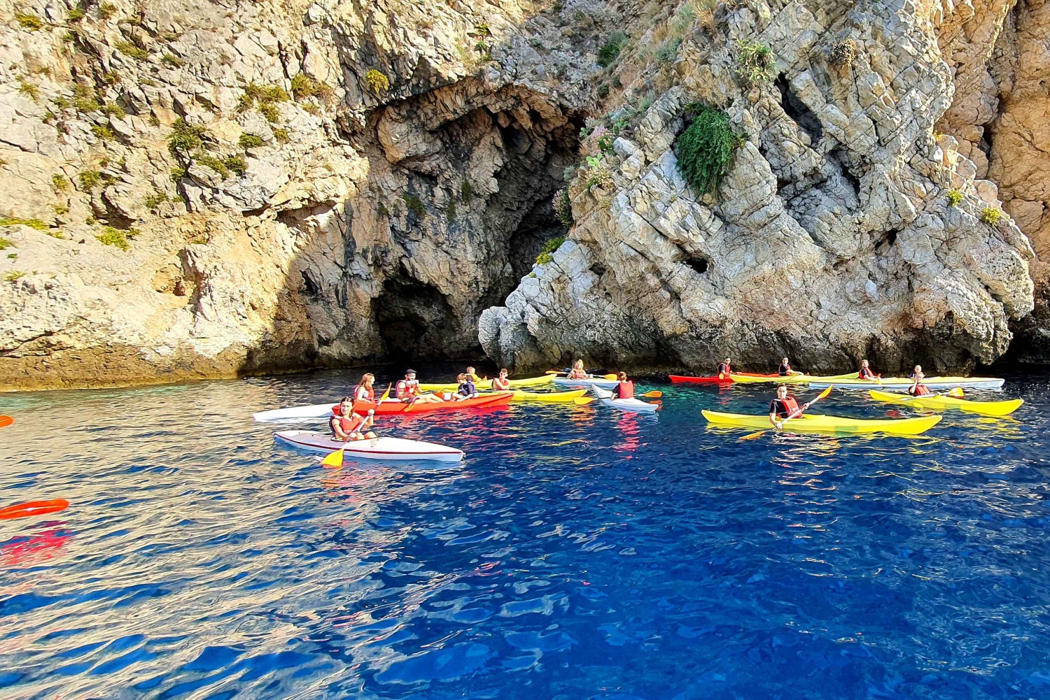 Taormina: Kusttur med kajak till Isola Bella och Blå grottan